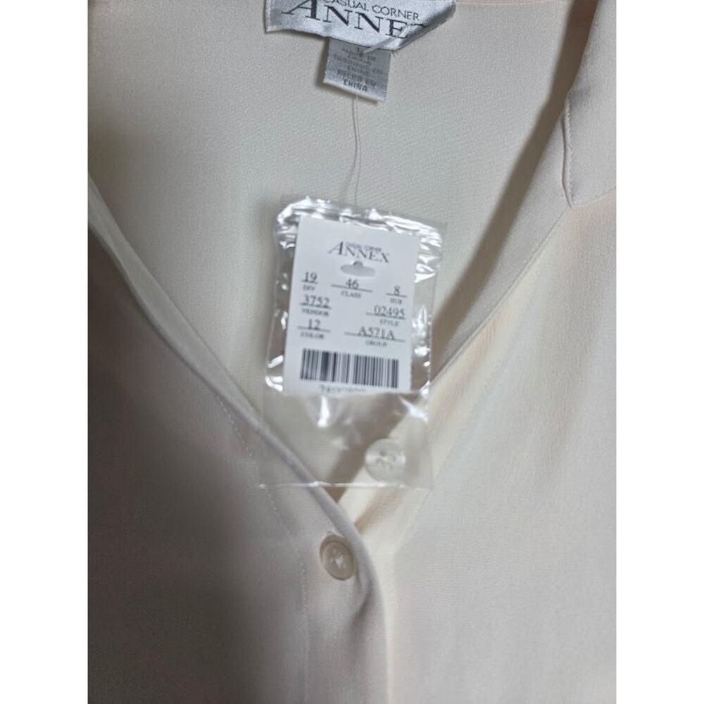 NWT Casaul Corner Annex Ivory 100% Silk Darted Button Up Blouse size Large - Picture 3 of 5